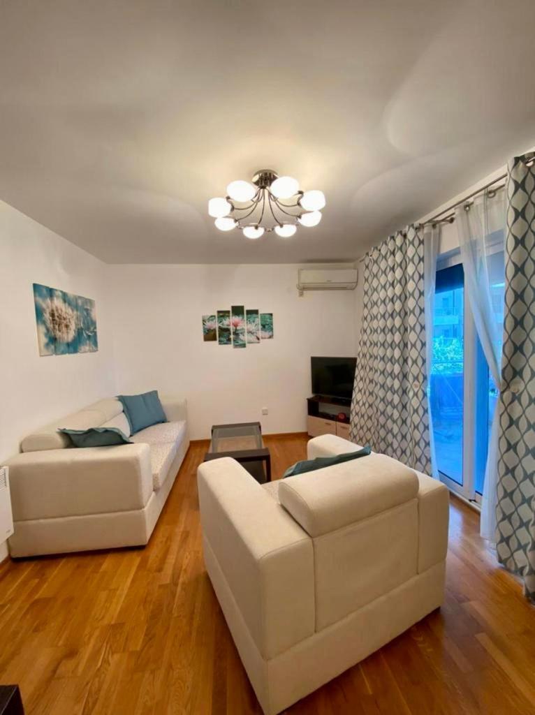 Apartment Liza Petrovac Eksteriør billede